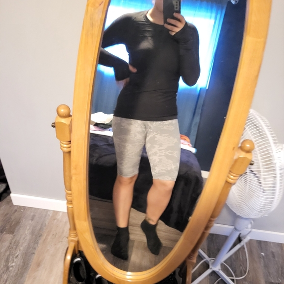 Lulu lemon top - Picture 1 of 4